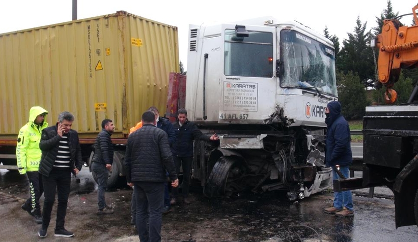 TEM Otoyolu'nda zincirleme kaza: 2 yaralı