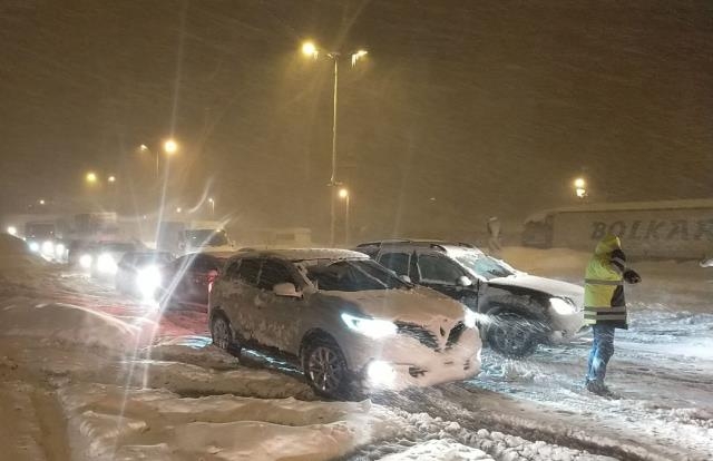 TEM Otoyolu ve D-100 tüm araç geçişlerine kapatıldı