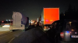 TEM Otoyolunda 7 araçlı zincirleme kaza