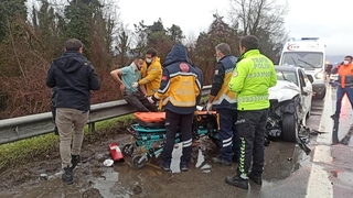 TEM otoyolunda iki araç çarpıştı: 2 yaralı