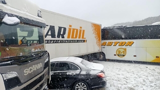  TEM Otoyolunda zincirleme kaza: 5 yaralı