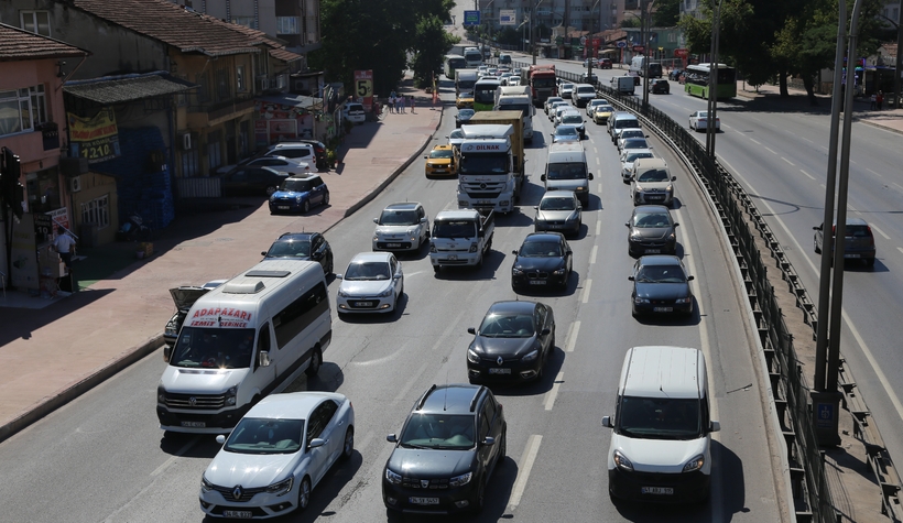 TEM ve D100 Karayolu’nda bayram trafiği başladı