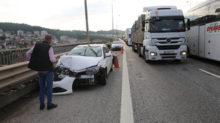 TEM’de 3 araç çarpıştı: 1 yaralı