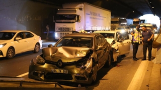 TEM’de 5 araç birbirine girdi: 5 yaralı