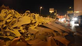 TEM’de iki tır kazaya karıştı, yol trafiğe kapandı