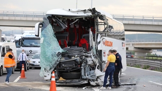 TEM’de iki yolcu otobüsü birbirine girdi: 8 yaralı