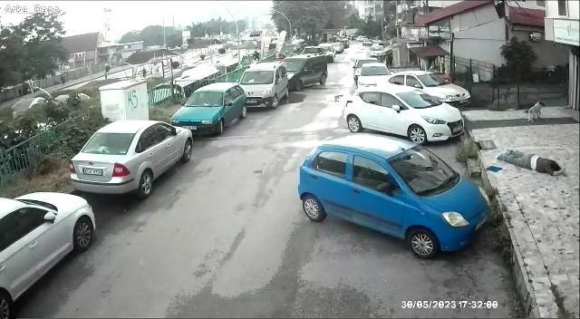 Temizliğe gittiği evde balkondan düşerek öldü