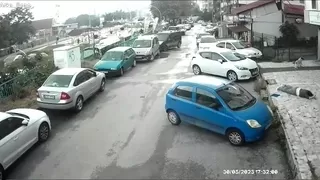Temizliğe gittiği evde balkondan düşerek öldü