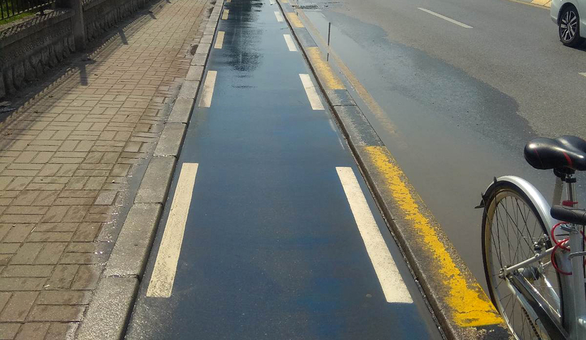 Temizlik çalışmalarıyla bisiklet yolları daha güvenli hale getiriliyor