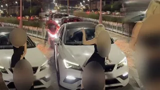 Tepki çeken olay; Trafiği kapatıp dans etti