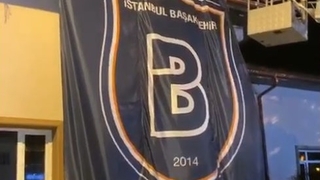 Tepki gösterip bayrağı indirdiler!