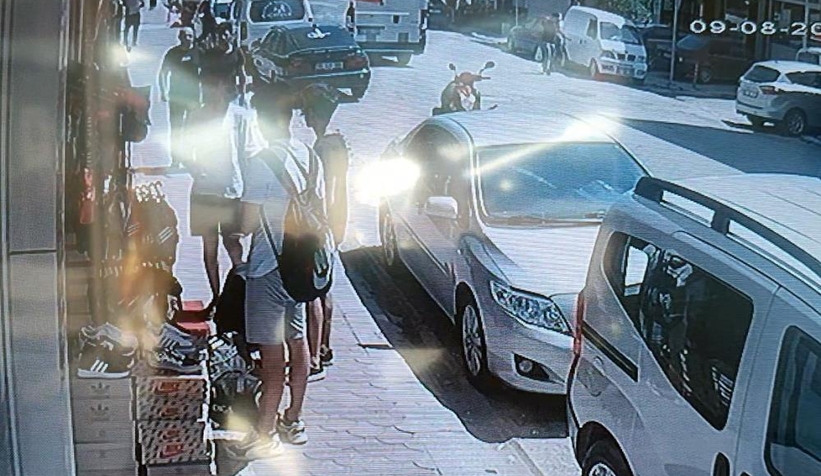 Terlik hırsızı kameraya yakalandı