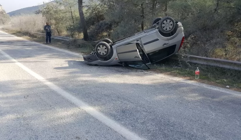 Ters dönen otomobilde 3 kişi yaralandı