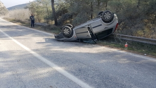 Ters dönen otomobilde 3 kişi yaralandı