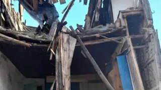 Tescilli tarihi evin bir bölümü yıkıldı