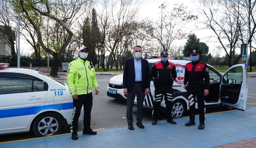 Tever, polisleri ziyaret edip kolaylıklar diledi