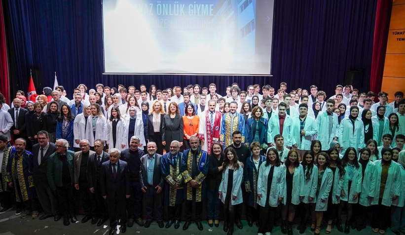 Tıp Fakültesi öğrencileri beyaz önlüklerini giydi