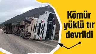 Tır devrildi