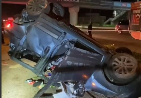 Tır, hafif ticari araca çarptı: 3 yaralı