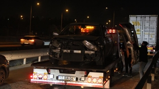 Tır ile otomobil çarpıştı, trafik felç oldu