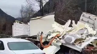 Tır kaza yaptı etler etrafa dağıldı