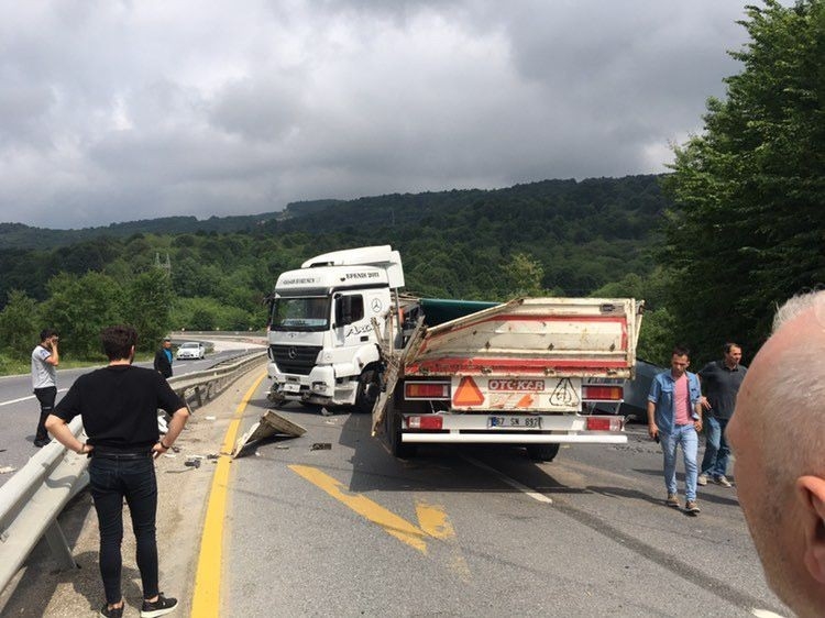 Tır makasladı, yol 3 saat trafiğe kapandı