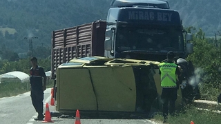 Tır önüne alıp sürükledi: 3 yaralı