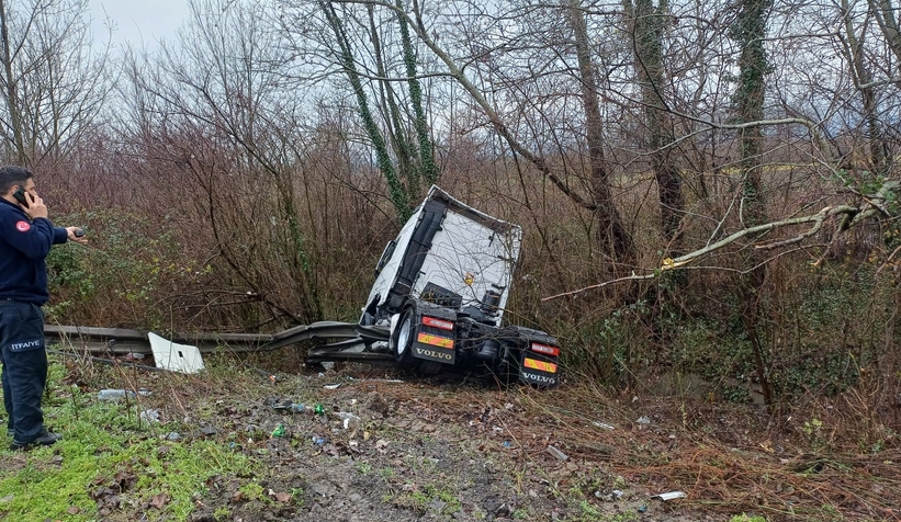 TIR şarampole uçtu