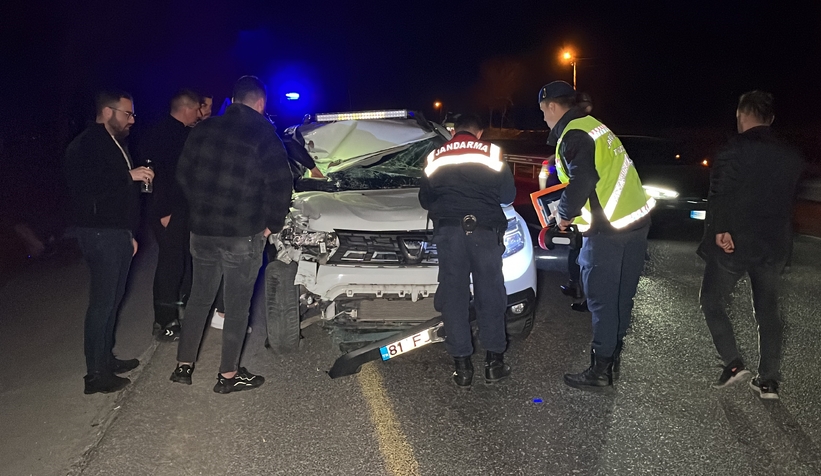 Tıra çarpan cip hurdaya döndü: 2 yaralı