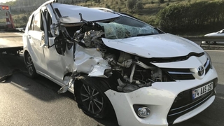 Tıra çarpan otomobildeki 6 kişi yaralandı