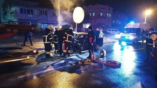 Tıra çarpan otomobilin sürücü ağır yaralandı