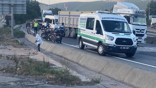 Tırdan fırlayan sürücü öldü