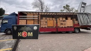 Tırdan milyonlarca kaçak makaron çıktı