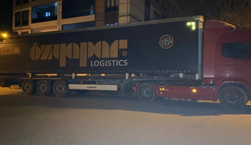 Tırı dorse ile birlikte çaldılar