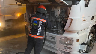 Tırı yanmaktan kurtardılar