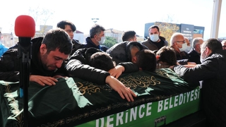 Tırın altında can veren kuzenlere tabut başında acı veda