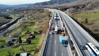 Tırın dorsesi koptu trafik durdu