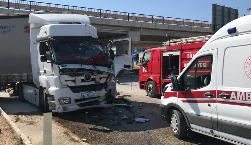 Tırlar çarpıştı: 2 yaralı