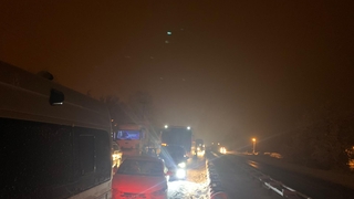 Tırlar makasladı, D-100 kapandı