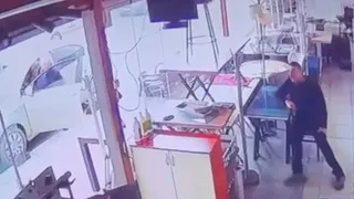 Tokat attığı iş yeri sahibi silahla vurdu