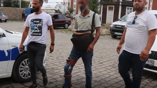 Topallayarak giren dilenci koşarak çıktı