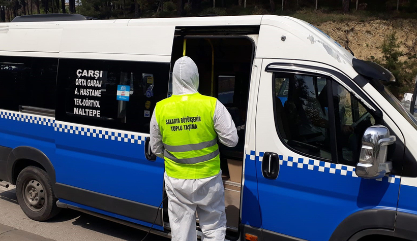 Toplu taşıma araçları dezenfekte ediliyor