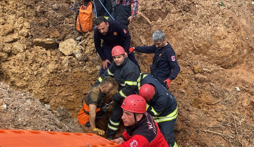 Toprağın altında kalan işçi için zamanla yarış