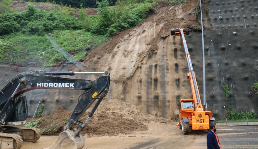Toprak kaydı; Bolu Dağı Tüneli’nde İstanbul yönü kapandı