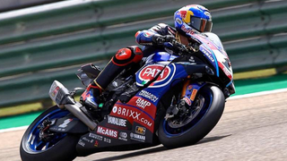 Toprak Razgatlıoğlu, İngiltere'de birinci 