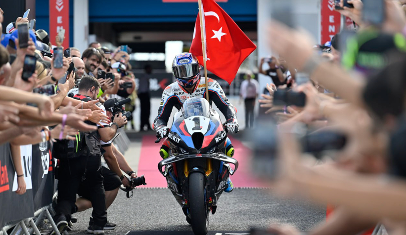 Toprak Razgatlıoğlu'ndan 3'ncü Dünya Şampiyonluğu