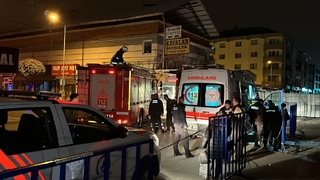 Topu dereye düşünce peşinden atladı, itfaiye kurtardı