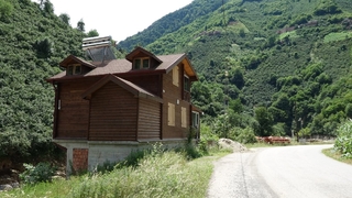 Tosuncuk dere yatağına kaçak villa yaptırmış