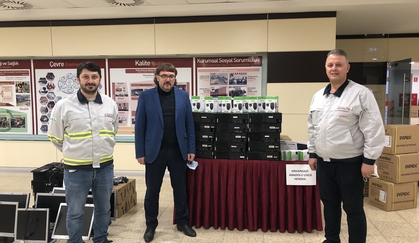 Toyota'dan 15 okula 134 adet bilgisayar