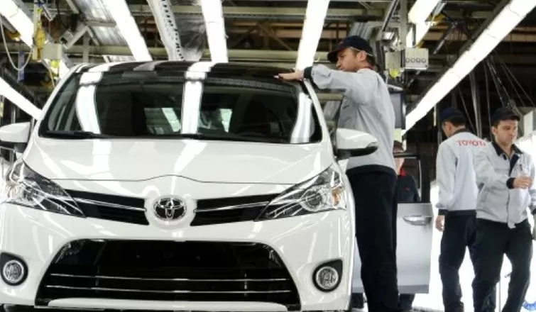 Toyota küresel oto üretimini Kasım’da düşürüyor